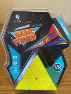 JEU PYRAMICUBE (PYRAMIDE RUBIK'S)